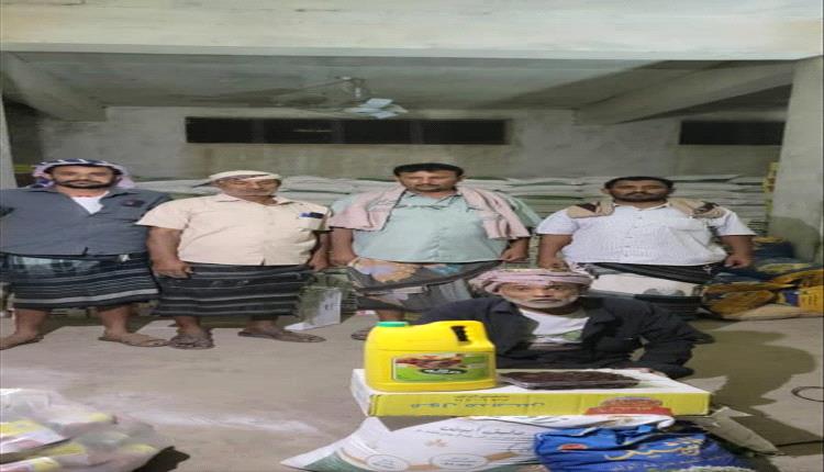 رئيس انتقالي المضاربة يُدشن توزيع السلل الغذائية لأسر الشهداء المقدمة من اللواء عيدروس الزُبيدي
