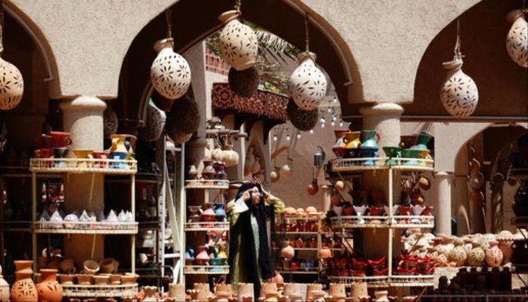 دولة عربية تخالف جاراتها وتعلن الاثنين أول أيام عيد الفطر