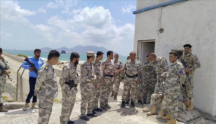 نائب مدير عام خفر السواحل يزور إدارة أمن ميناء الزيت في العاصمة  عدن بمناسبة عيد الفطر
