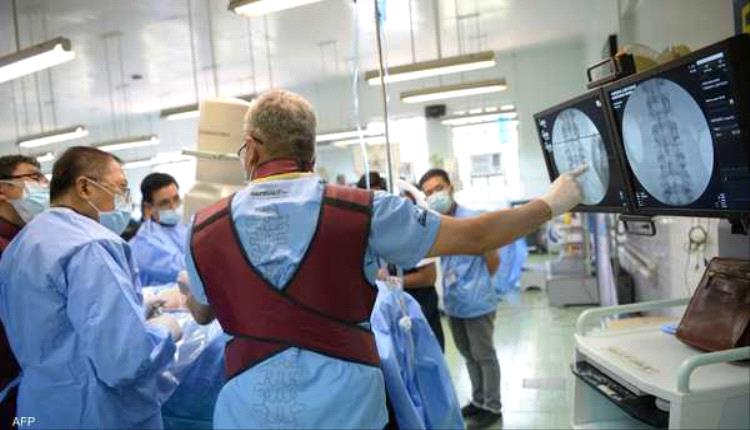 انحناء العمود الفقري.. أسبابه وطرق اكتشافه وعلاجه