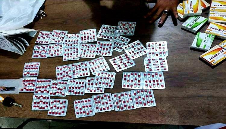 عدن.. ضبط صيدلية تروّج أدوية مخدّرة دون وصفة طبية في المنصورة