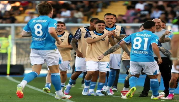 نابولي يعبر ليتشي ويتشبث بالصدارة
