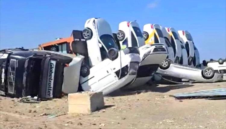 حادث مروّع لقاطرة سيارات على طريق عدن