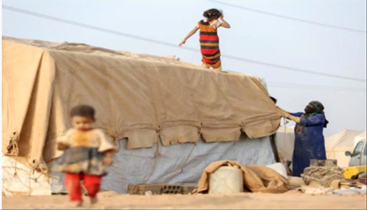 وحدة النازحين بمأرب: أكثر من 6 آلاف أسرة لجأت للمخيمات
