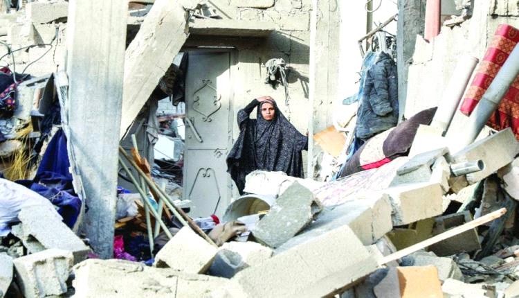 عشرات القتلى وتحذيرات من انهيار المنظومة الصحية بغزة