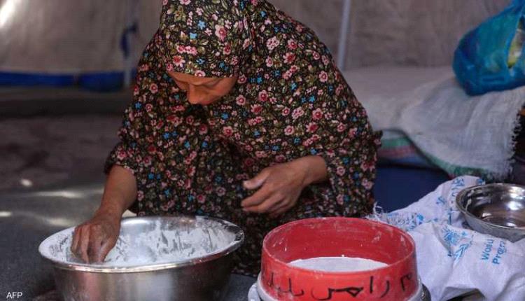 "الدقيق الفاسد".. خيار سكان غزة الوحيد لمواجهة الجوع