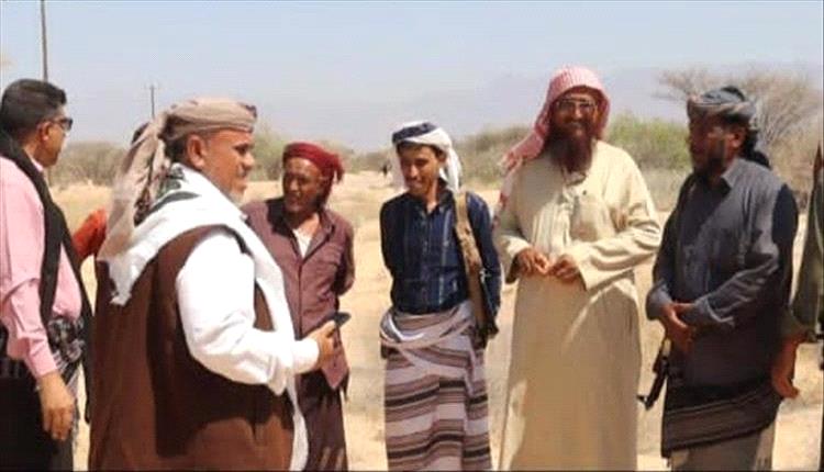 مدير عام المحفد يقوم بزيارة لمشروع المبادرة المجتمعية لطريق وادي حمراء
