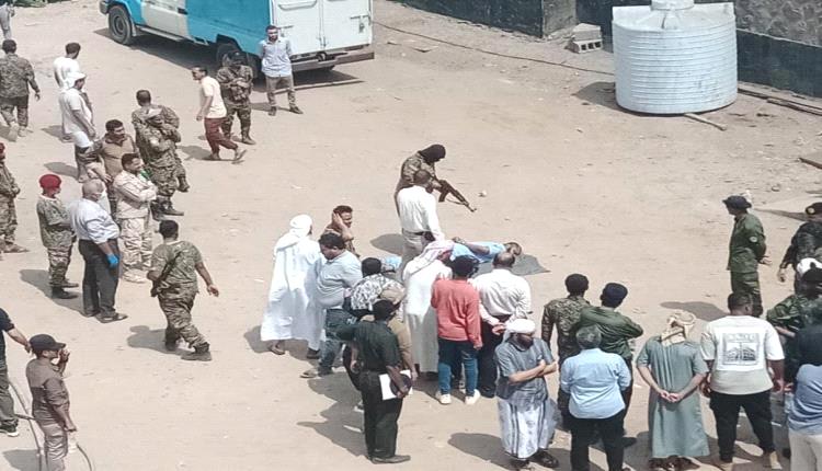 موسع/ النيابة العامة بعدن تُنفذ حكم الإعدام رمياً بالرصاص بحق قاتل الشاب عمرو حزام
