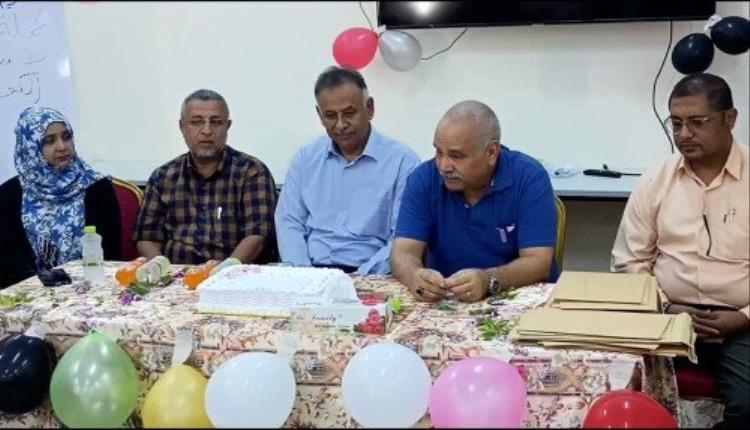 البيشي والجاوي يكرمان الموظفين المبرزين في مكتب صحة المعلا تقديراً لجهودهم