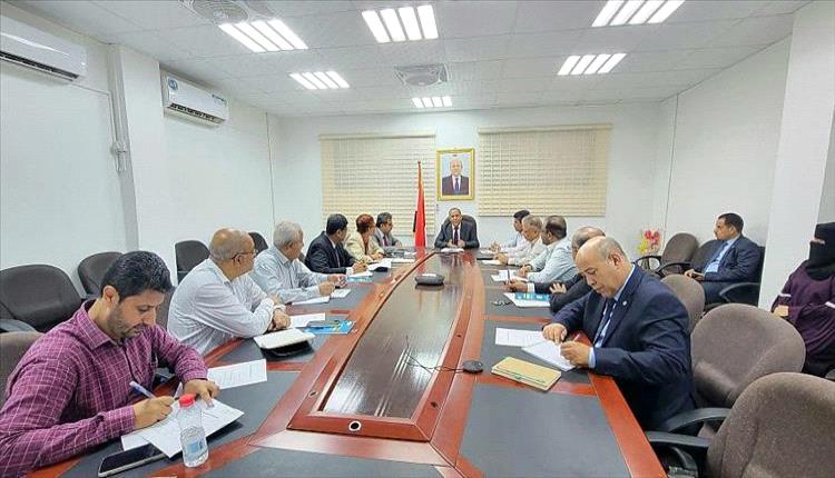 وزير الصناعة يدشن أعمال اللجنة الوطنية لتنظيم سلامة الغذاء
