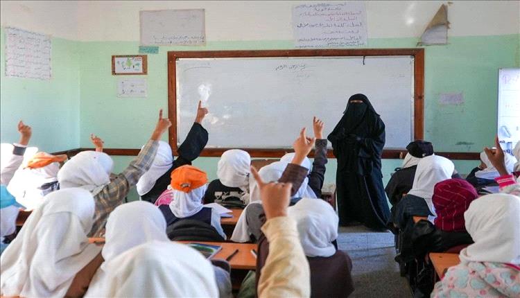 بين الجبال والعزلة.. مبادرة شجاعة تمنح الأمل لمليون طفل يمني محروم من التعليم