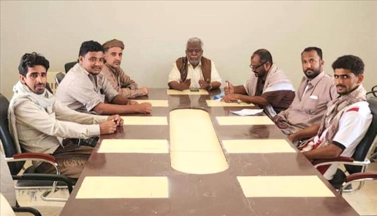 مدير عام مديرية ميفعة محافظة شبوة يلتقي أعضاء فريق شباب مبادرة عزان
