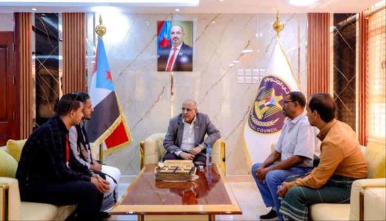 الكثيري يبحث مع نقابة عمال موانئ البحر العربي أوضاع العاملين بميناء المكلا
