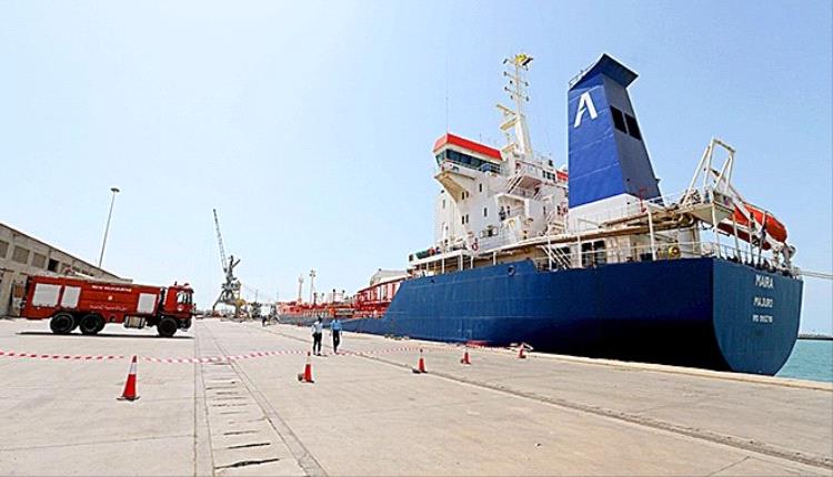 الحوثيون يحتجزون 4 سفن في ميناء الحديدة ويرفضون مغادرتها