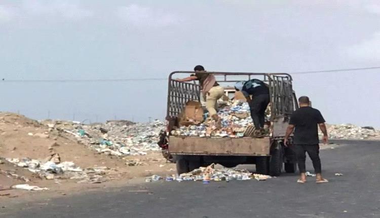 عدن تتحرك.. حملة رقابة قوية تطيح بأطنان من الطعام الفاسد قبل وصوله إلى موائد المواطنين
