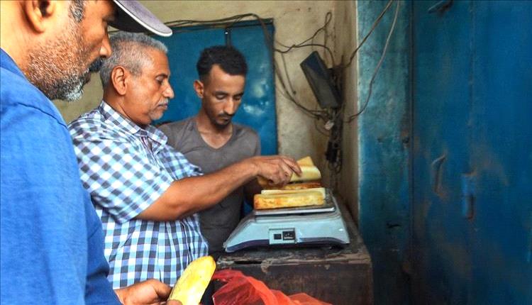 مكتب الصناعة بعدن يواصل حملاته الرقابية على المخابز والمحلات التجارية لضبط الأسعار