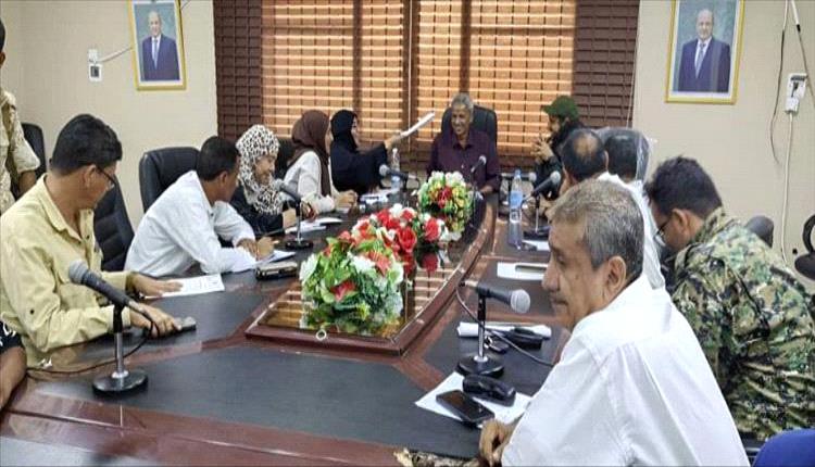 محافظ لحج يناقش أوضاع السجناء مع اللجنة الوطنية للتحقيق في حقوق الإنسان