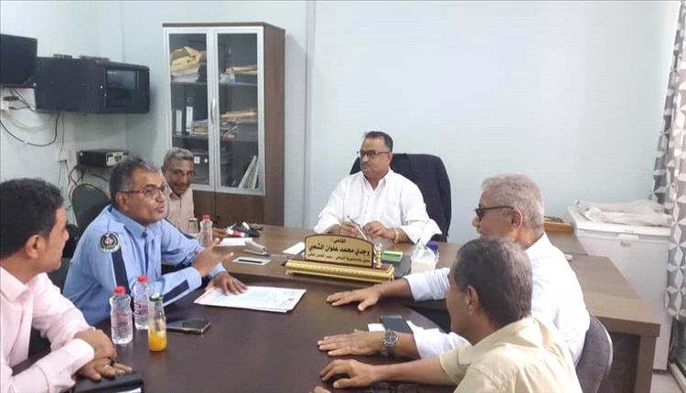 مدير شرطة المرور بعدن يتعهد بحلول جذرية لفك أزمة الاختناقات في التواهي