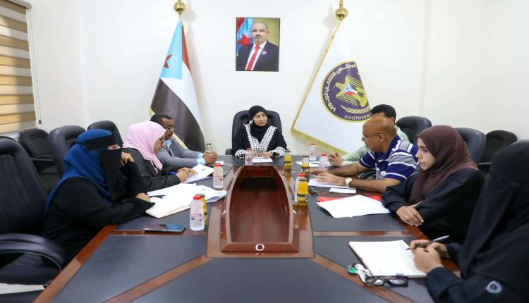 هيئة الإغاثة والأعمال الإنسانية بالانتقالي تبحث تفاقم الوضع الخدمي في عدن
