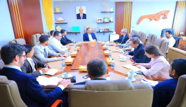 محافظ عدن يبحث مع وفد أوروبي دعم التنمية وتعزيز الاستقرار في العاصمة