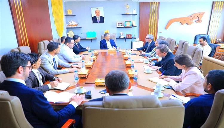 محافظ عدن يناقش تعزيز التعاون مع سفراء الاتحاد الأوروبي
