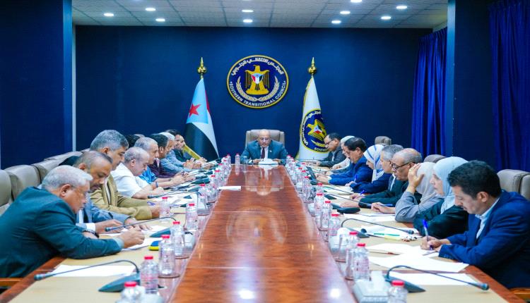 هيئة رئاسة المجلس الانتقالي تطّلع على جهود لجنة الطوارئ وتحيي فتح طريق عدن – صنعاء