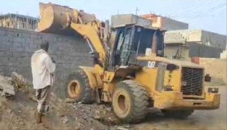 وحدة حماية الأراضي تتدخل لإزالة بناء عشوائي في دار سعد