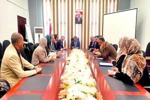 وزير العدل يلتقي مع وفد للصليب الأحمر