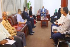 وزير الشؤون الاجتماعية يبحث مع الأمم المتحدة تعزيز حماية وتمكين المرأة في اليمن
