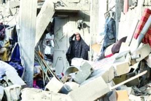 عشرات القتلى وتحذيرات من انهيار المنظومة الصحية بغزة