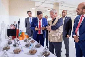 صحفي يمني: زيارة الملك الأردني لمصانع الكبوس تُعرّي "بركات المسيرة".. ورجال الأعمال فرّوا من جبايات الحوثي