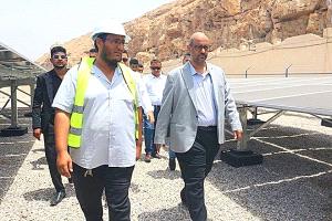 الطاقة الشمسية تصل إلى شواطئ المكلا.. تدشين المرحلة الثانية من تأهيل مركز إنزال خلف