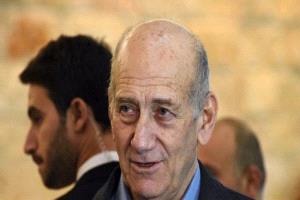 أولمرت يتهم إسرائيل بارتكاب جرائم حرب في غزة ويدعو لوقف الحرب فورًا