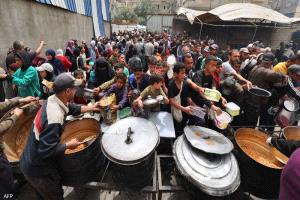 طحن وخبز المعكرونة والعدس.. آخر حيل الغزيين لمواجهة المجاعة