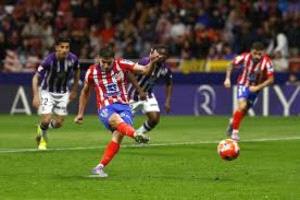 ألفاريز يقود أتلتيكو مدريد لفوز ساحق على ريال بيتيس