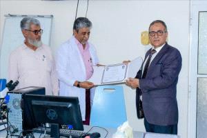 كلية الصيدلة بجامعة عدن تختتم دورة تدريبية في تقنيات الميكروسكوب
