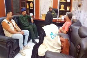 مدير أمن لحج يستقبل وفد منظمة "هنديكاب الدولية" لبحث أنشطتها في مجال الألغام