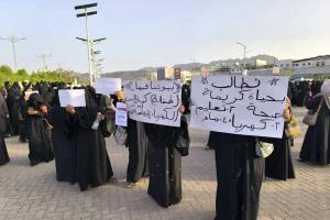 حكومة بن بريك.. تسول الدعم للهروب من مواجهة الأزمات لا حلّها