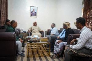 محافظ سقطرى يلتقي رئيس مؤسسة طيبة للتنمية لبحث سبل تعزيز العمل التنموي في الأرخب