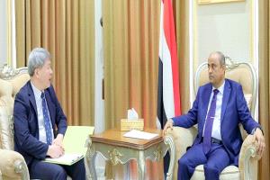 رئيس الوزراء اليمني يبحث مع السفير الكوري التحضيرات لزيارة وفد استثماري إلى عدن