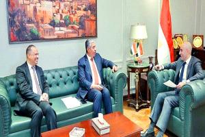 بحاح يبحث تسهيل اندماج الطلاب اليمنيين وتعزيز التعاون التربوي