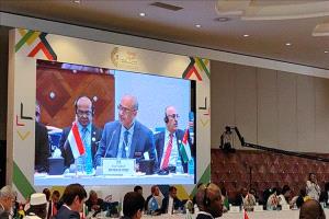 باذيب من الجزائر: اليمن تعيد صياغة أولوياتها التنموية وسط اضطراب اقتصادي عالمي