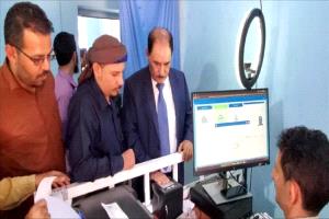 محافظ الضالع يزور إدارة الأحوال المدنية ويوجه بتعزيز الأداء وتسهيل معاملات المواطنين

