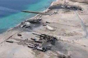 ناقلتا نفط وغاز يغادران ميناء الصليف عقب تحذيرات إسرائيلية

