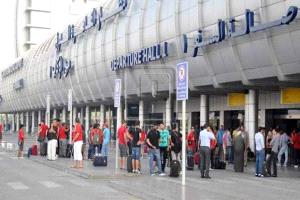 القاهرة تلوح بإجراءات صارمة للاجئين.. ما مصير مئات الآلاف من اليمنيين في مصر؟