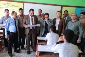 وزير التعليم يدشّن الأسئلة.. والطلاب يبحثون عن الإجابة في الذاكرة الخاوية