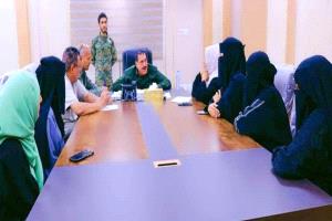 مدير أمن عدن يشيد بدور الشرطة النسائية ويحُثّ المستجدات على الانضباط