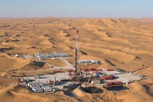 جنة 5 النفطي بشبوة بين شبح الاستنزاف وصراعات النفوذ: دعوات لإصلاحات جذرية وإنقاذ الإنتاج