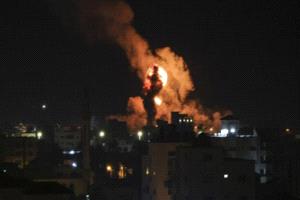 غزة تحت النار مجددًا... إسرائيل تمهّد لاجتياح بري بغارات عنيفة