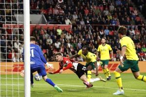 هاتريك بيريسيتش يشعل صراع الصدارة في الدوري الهولندي بين آيندهوفن وأياكس